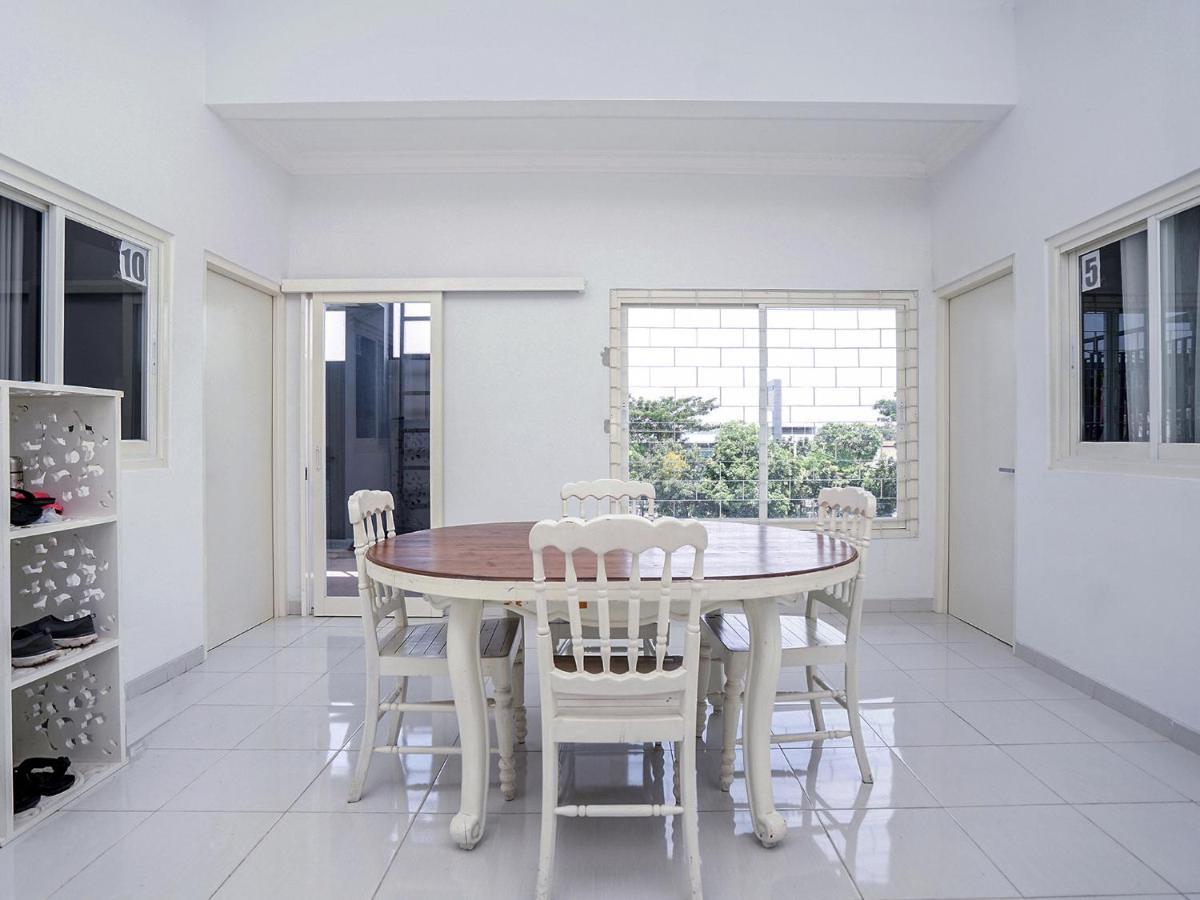 OYO 747 Cipunegara Residence Surabaya Exterior foto