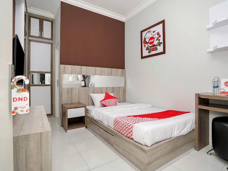 OYO 747 Cipunegara Residence Surabaya Exterior foto